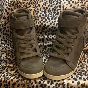 Size 9 Candies sneaker wedges
